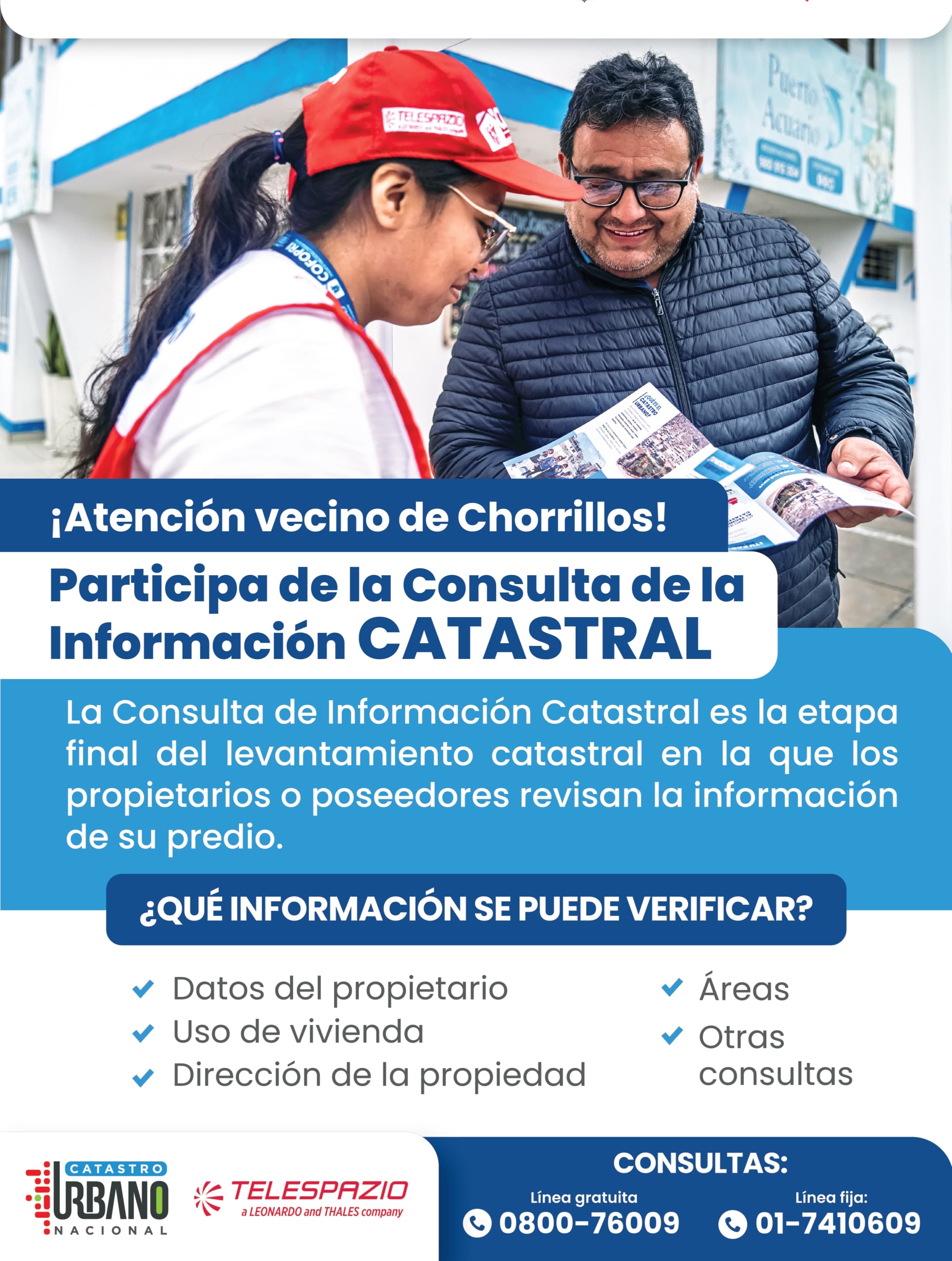 Volante informativo del proyecto: una operadora de Telespazio explica la Consulta de Información Catastral a un vecino de Chorrillos.